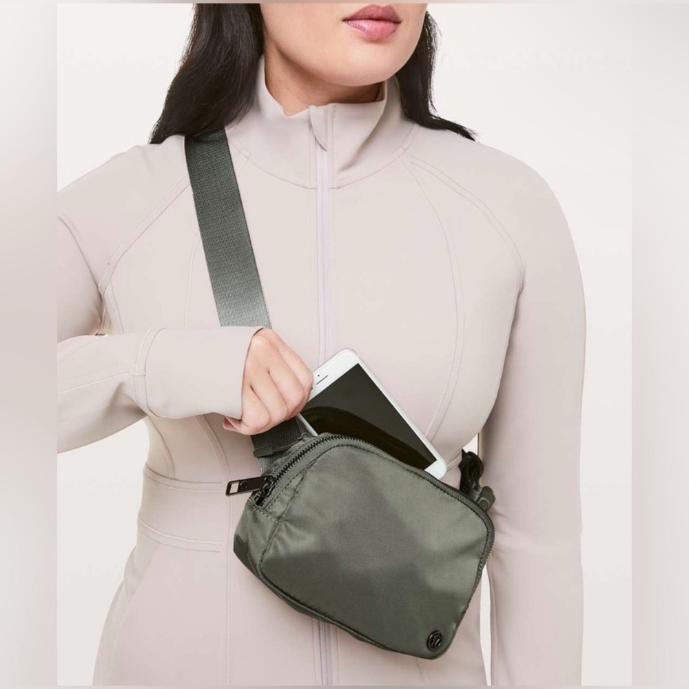 NWOT Lululemon Everywhere Belt Bag 1L Grey Sage